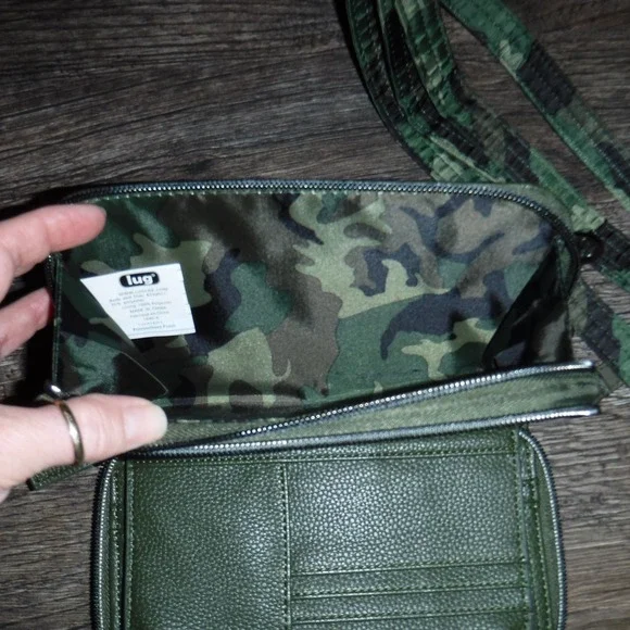 Lug Crossbody Wallet Olive Green Quilted‎ RFID Blocking Wristlet Strap Camo - Picture 6 of 7